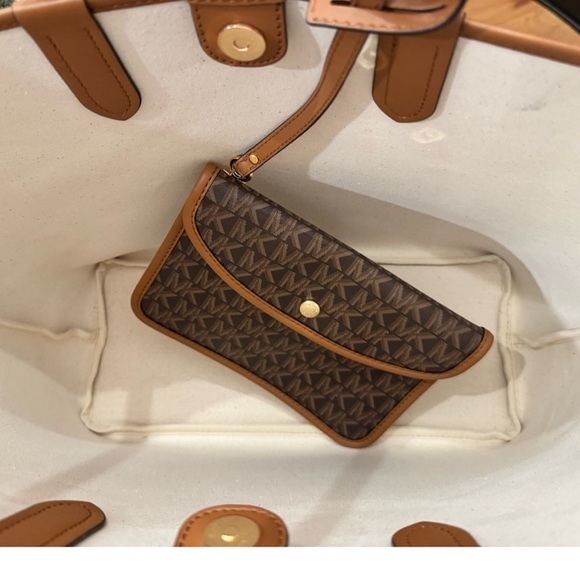 Michael Kors Eliza East West Snap Tote with detachable Clutch Brown/ Acorn NWT - Picture 4 of 11